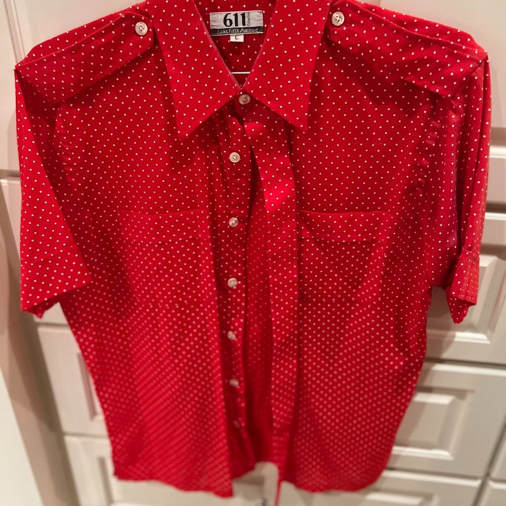 RED SHORT SLEEVE SHIRT. SAKS 5TH AVENUE, RED WITH WHTE DOTS. SIZE L. WASH/DRY